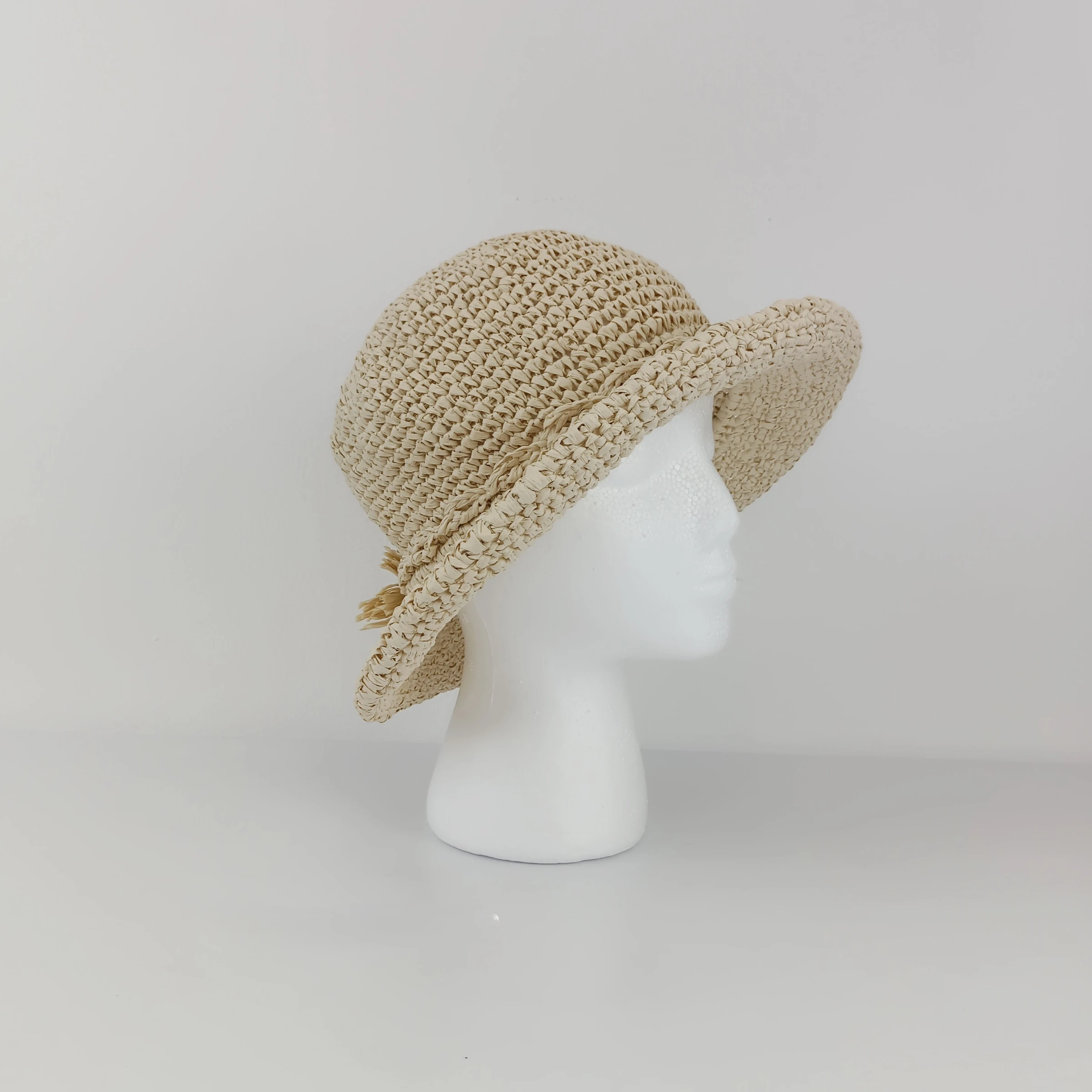 Sombrero de ala estilo bucket tejido con rafia ligera – photo 3